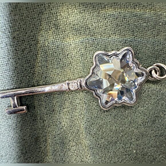 Crystal Star Key Pendant Charm Silver Tone Necklace Accessory - Picture 11 of 17